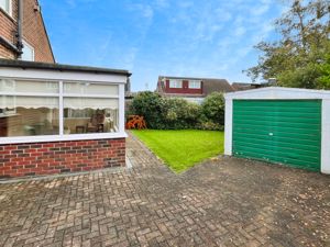 Garage and garden- click for photo gallery